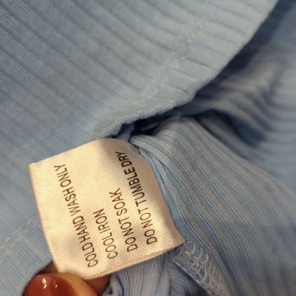 Princess Polly cinched crop light blue top size 2 - Picture 10 of 10